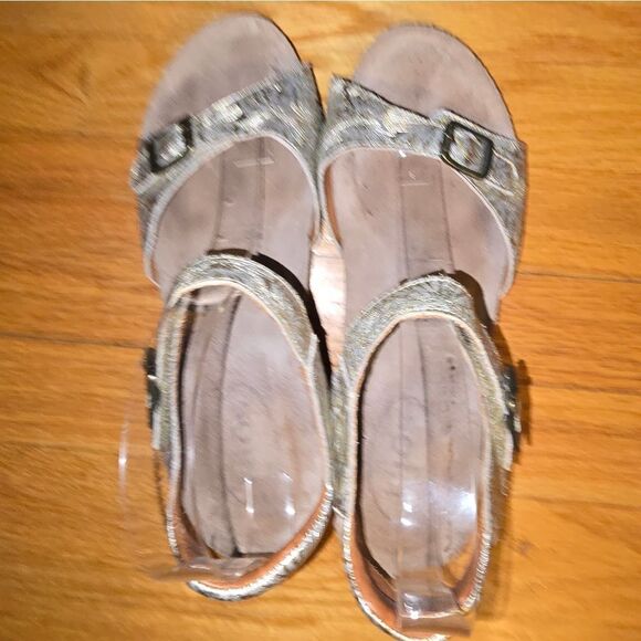 Taos Footwear Gold Leather Slingback Wedge Sandals Womans Size 9-9.5 - Picture 4 of 7